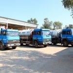 Foto piazzale con i camion dell'azienda parcheggiati